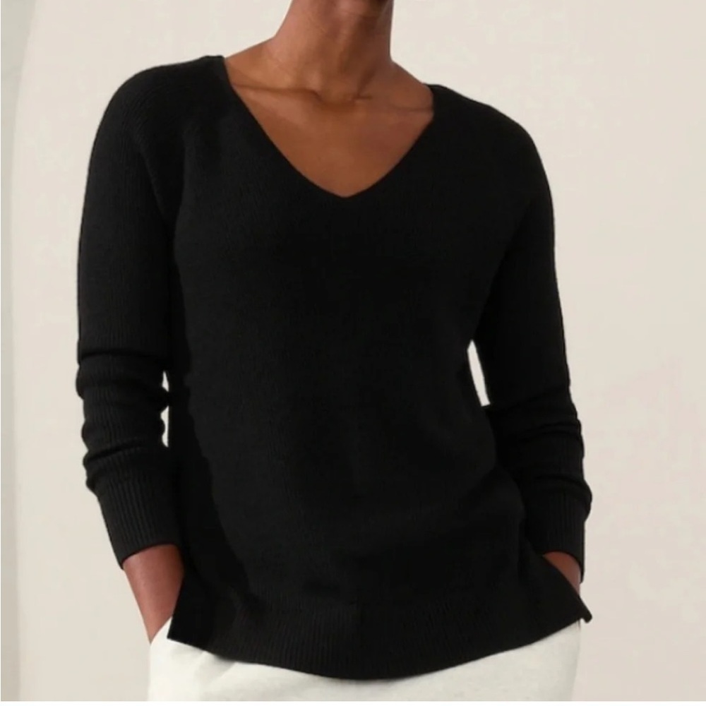 Athleta Black Hanover V-Neck Side Slit Sweater Size S